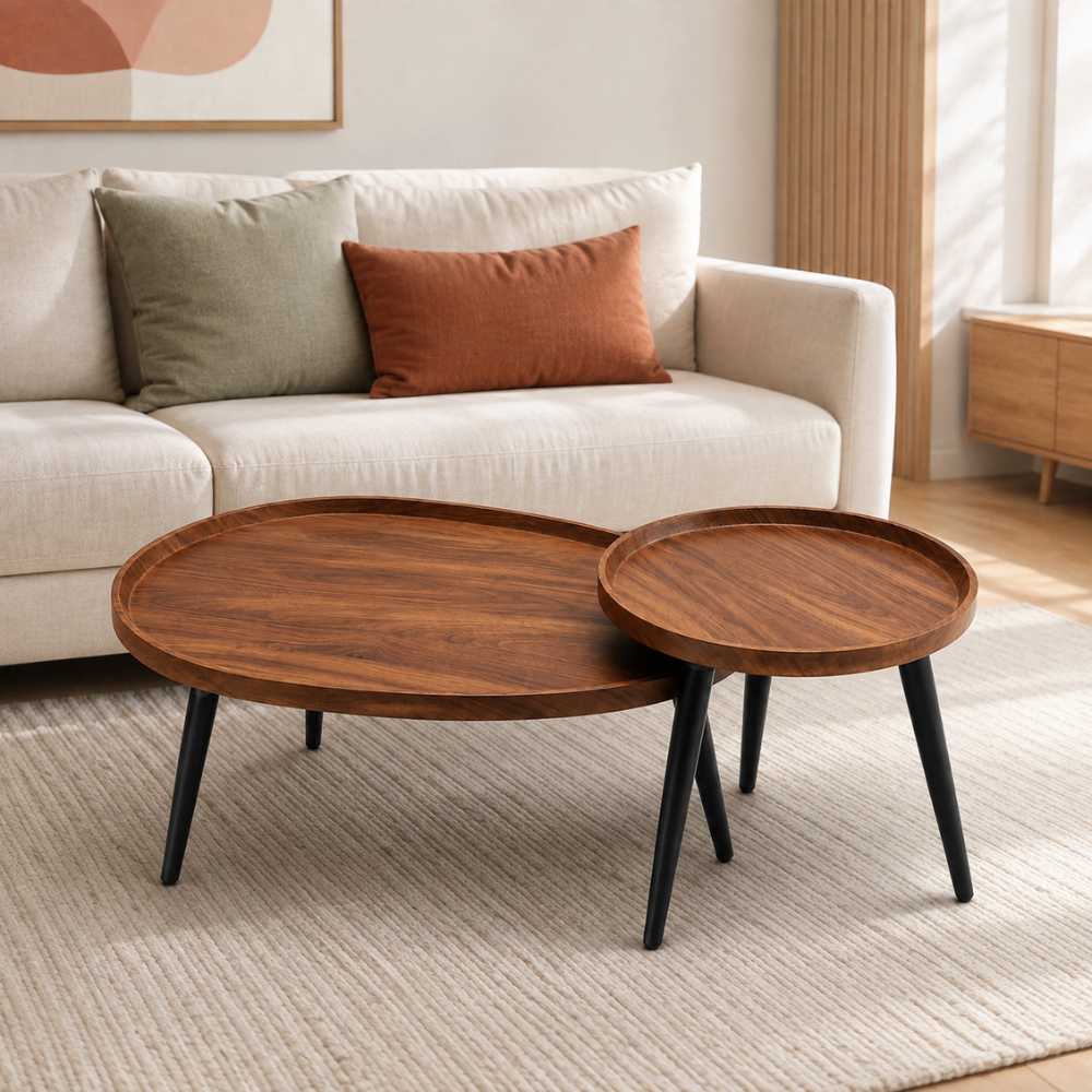 Deux tables basses de tailles différentes finition bois brun devant un canapé