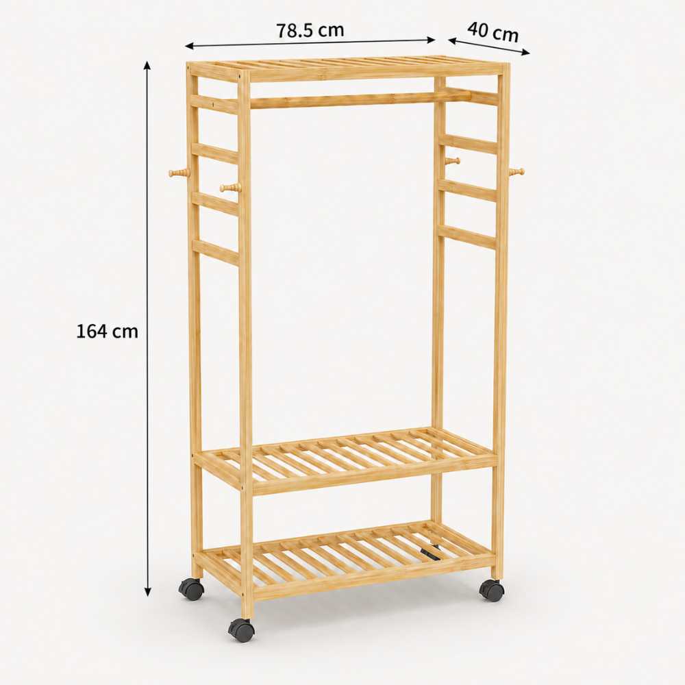 Portant à vêtements en bois clair avec roulettes, barre et deux étagères